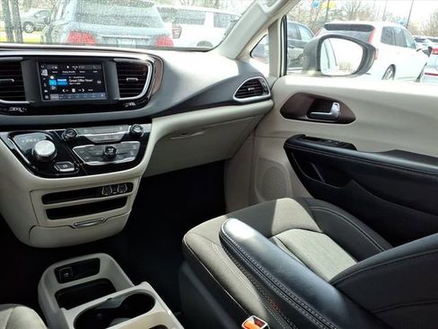Used 2023 Chrysler Voyager LX FWD image 19