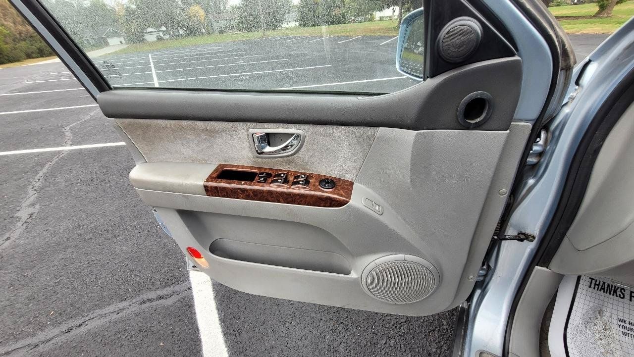 Used 2004 Kia Sorento 4WD image 9