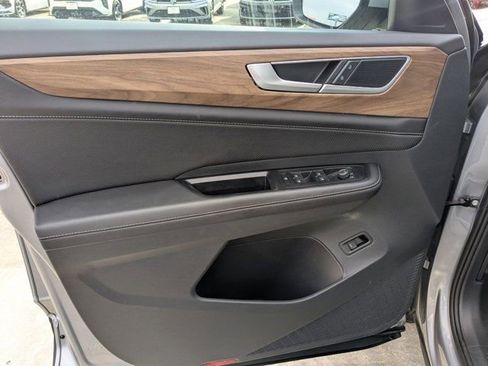 Used 2025 Volkswagen Atlas SE FWD image 11