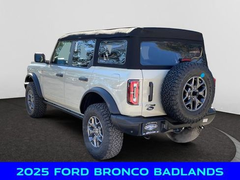 New 2025 Ford Bronco Badlands image 3