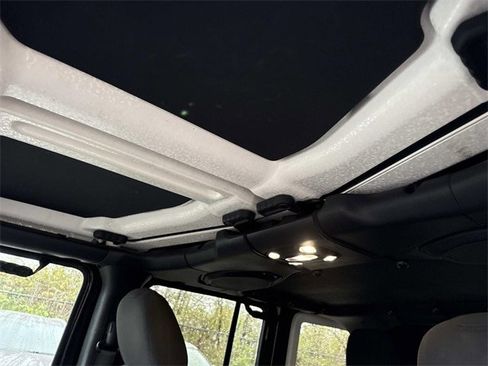 Used 2020 Jeep Wrangler Unlimited Rubicon image 25