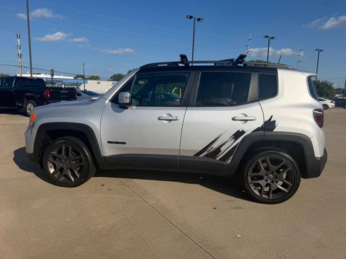 Used 2020 Jeep Renegade Altitude AWD/4WD image 10