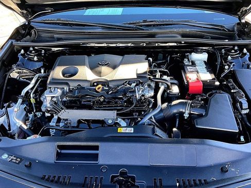 Used 2024 Toyota Camry SE image 11