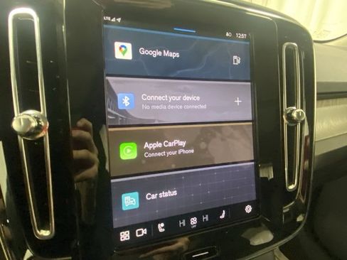 Used 2025 Volvo XC40 B5 Core image 17