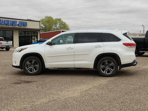 Used 2018 Toyota Highlander Limited Platinum image 2