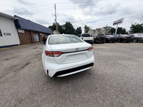 Used 2022 Toyota Corolla LE FWD image 19