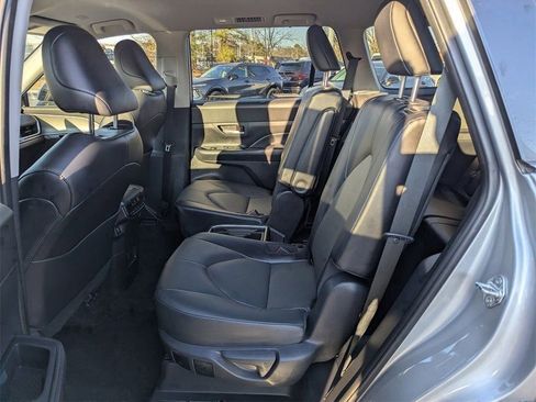 Used 2025 Toyota Grand Highlander XLE image 15