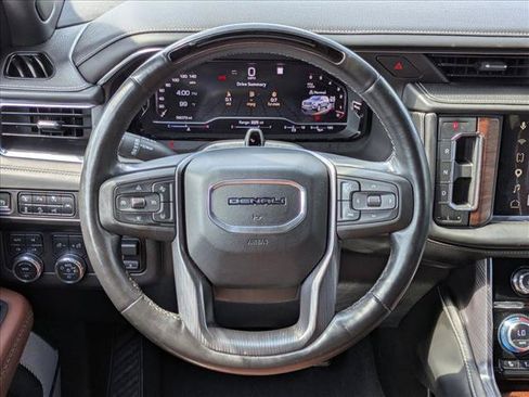 Used 2023 GMC Yukon XL Denali Ultimate AWD/4WD image 19