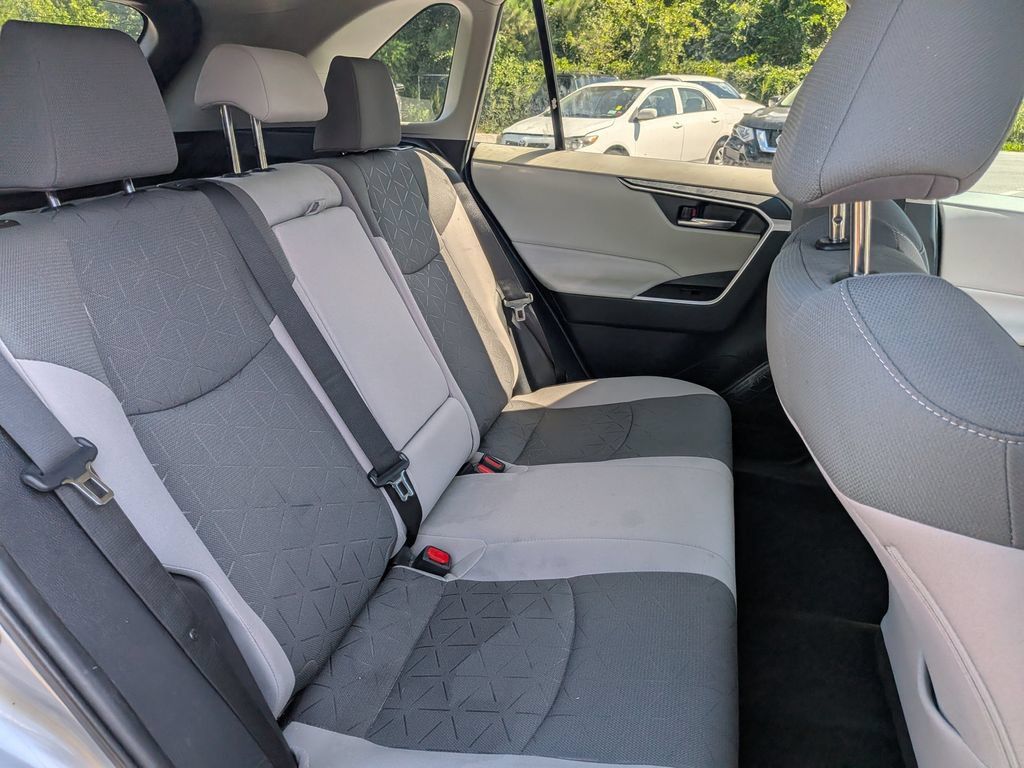 Used 2021 Toyota RAV4 XLE FWD image 24