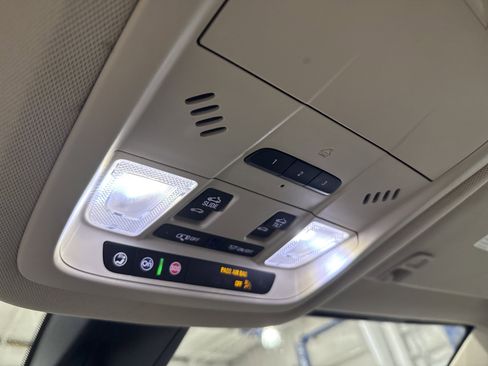 Used 2021 GMC Acadia Denali w/ Denali Ultimate Package image 11