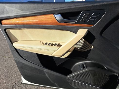 Used 2023 Audi Q5 e Premium Plus w/ Premium Plus Package image 29