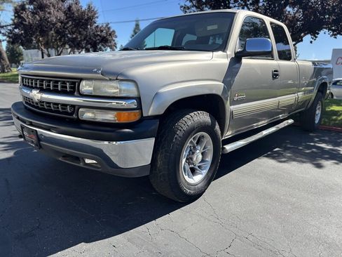 Used 2000 Chevrolet Silverado 2500 LS w/ Firm Ride Suspension Pkg AWD/4WD image 4
