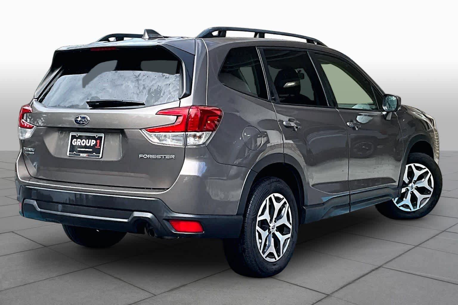 Used 2023 Subaru Forester Premium AWD/4WD image 25