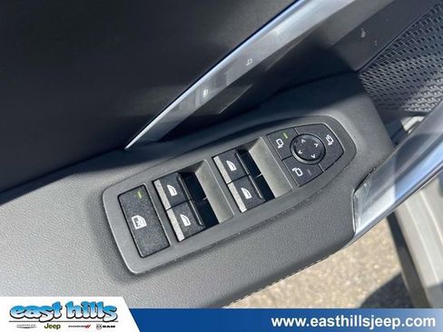 Used 2025 BMW X1 xDrive28i AWD/4WD image 18