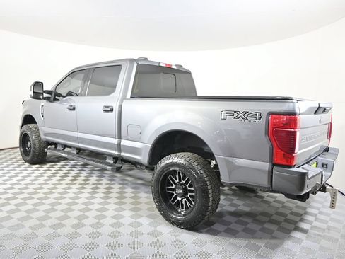 Used 2022 Ford F250 XLT w/ Black Appearance Package AWD/4WD image 4