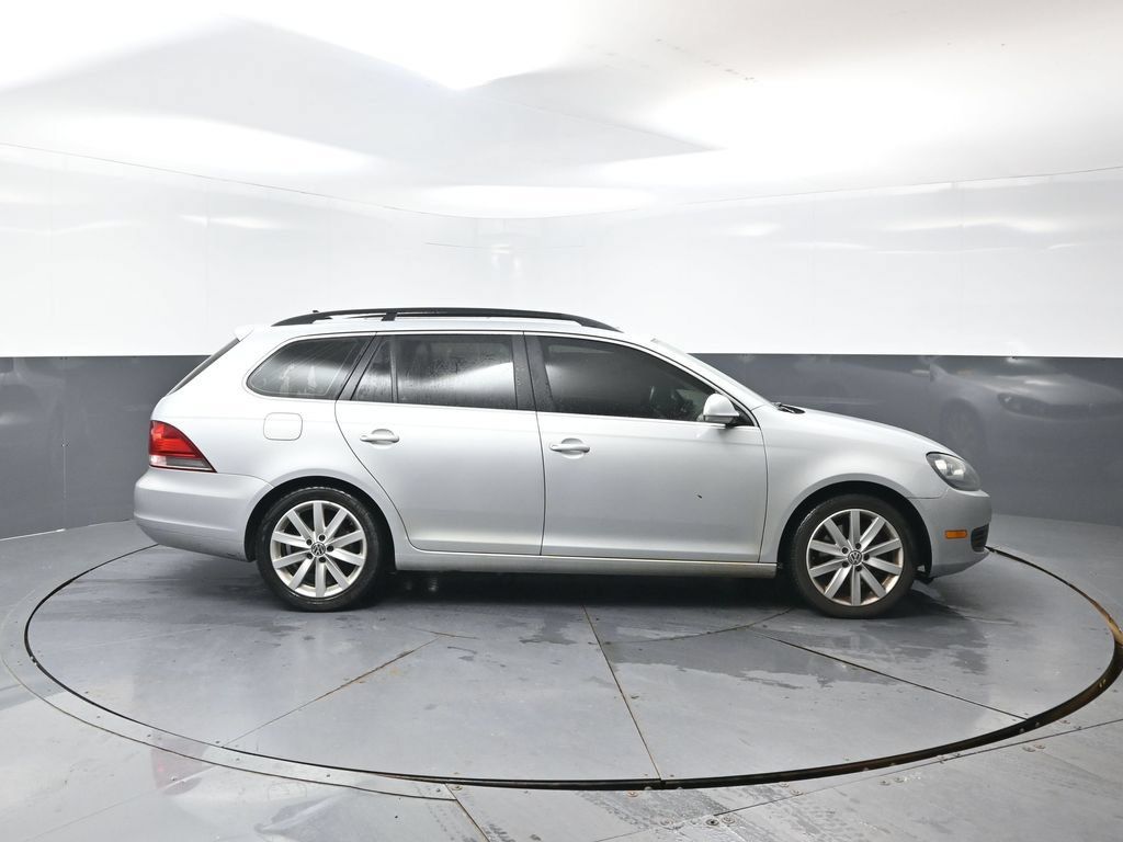 Used 2012 Volkswagen Jetta TDI FWD image 2
