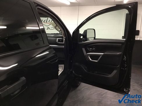 Used 2019 Nissan Titan PRO-4X w/ Pro-4x Convenience Package AWD/4WD image 41