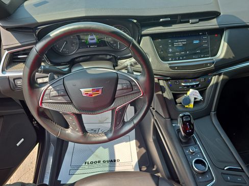 Certified 2023 Cadillac XT5 Sportv w/ Technology Package AWD/4WD image 17