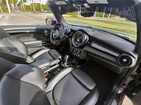 Used 2020 MINI Cooper S image 33