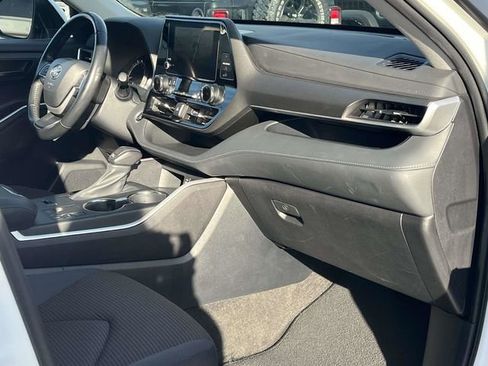 Used 2023 Toyota Highlander L image 26