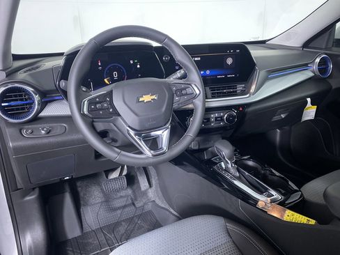 New 2025 Chevrolet Trax LT w/ Driver Confidence Package image 2