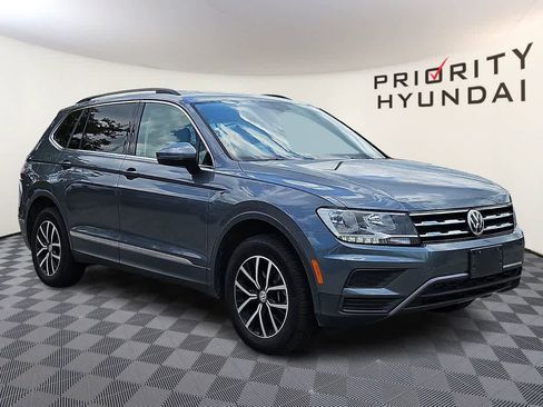 Used 2021 Volkswagen Tiguan SE AWD/4WD image 3