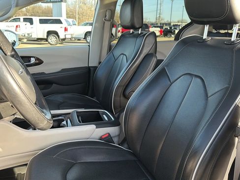 Used 2022 Chrysler Pacifica Limited image 59