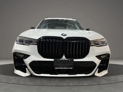 Used 2021 BMW X7 M50i AWD/4WD image 3