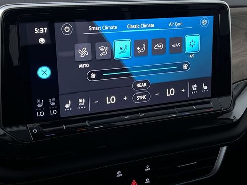 Used 2025 Volkswagen Atlas SE image 21