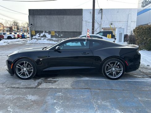 Used 2020 Chevrolet Camaro LT w/ RS Package image 8