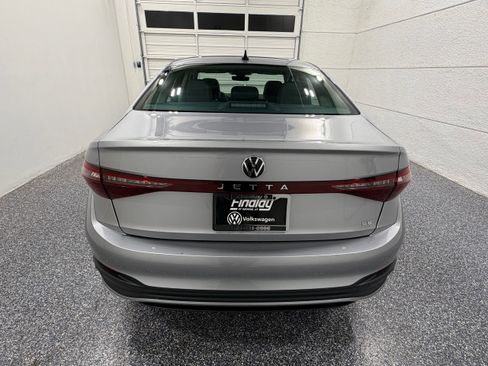 Used 2026 Volkswagen Jetta SE FWD image 5