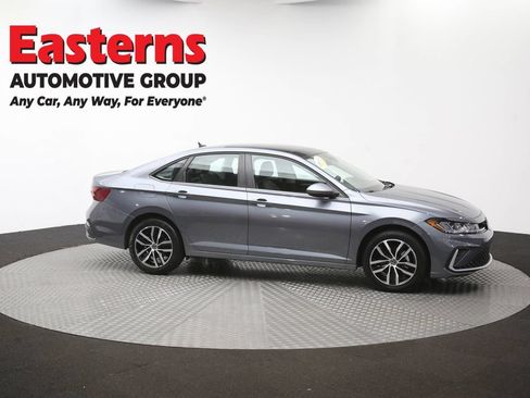 Used 2025 Volkswagen Jetta SE FWD image 45