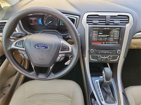 Used 2016 Ford Fusion SE image 11