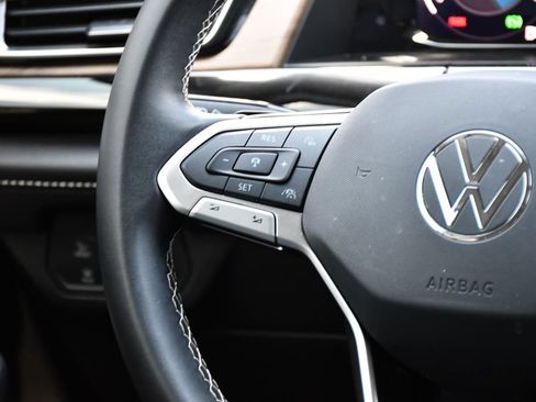 Used 2025 Volkswagen Atlas SE AWD/4WD image 23