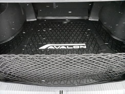 Used 2020 Toyota Avalon Limited image 18