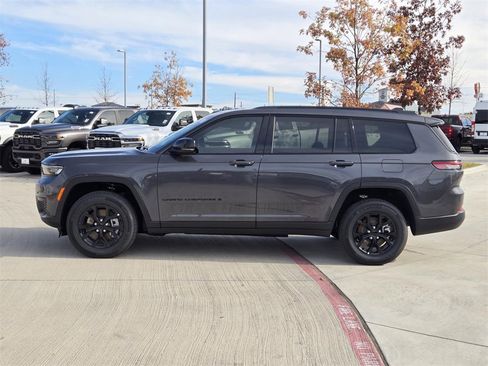 New 2025 Jeep Grand Cherokee L Altitude image 2