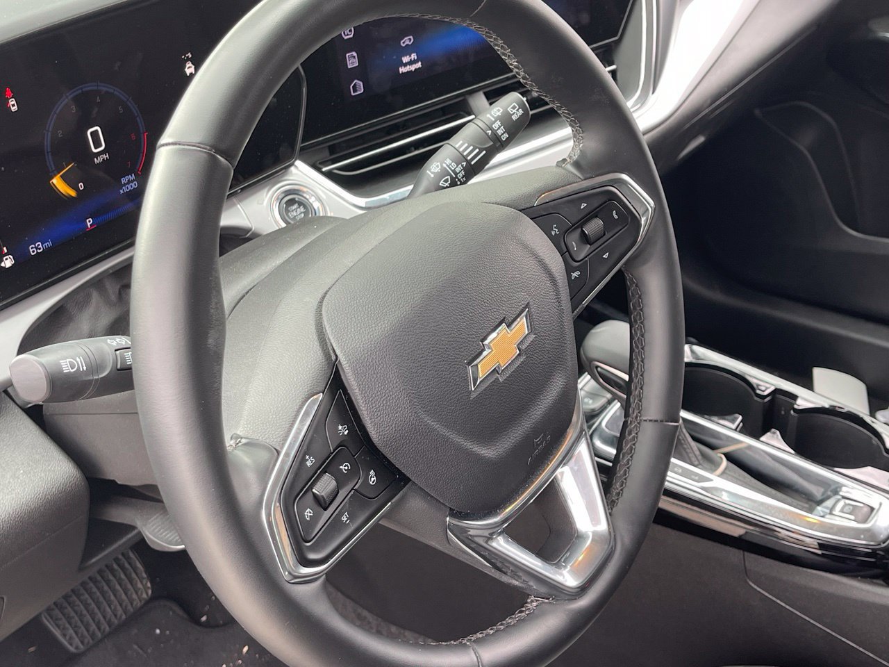 Used 2025 Chevrolet Trax LT w/ LT Convenience Package FWD image 9
