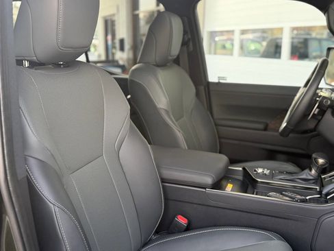 Used 2024 Lexus GX 550 image 85