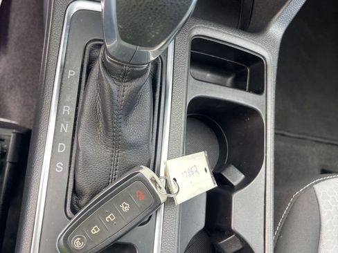 Used 2019 Ford Escape SE image 24