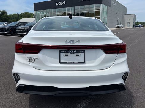 Used 2023 Kia Forte LXS FWD image 4