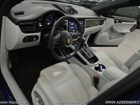 Used 2023 Porsche Macan image 12