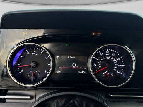 Used 2024 Kia Carnival EX FWD image 27