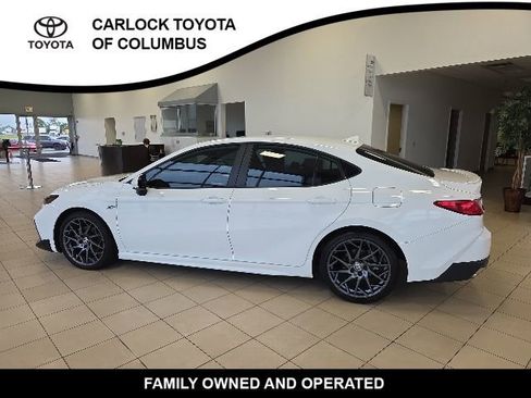 Used 2025 Toyota Camry SE w/ Convenience Package FWD image 9