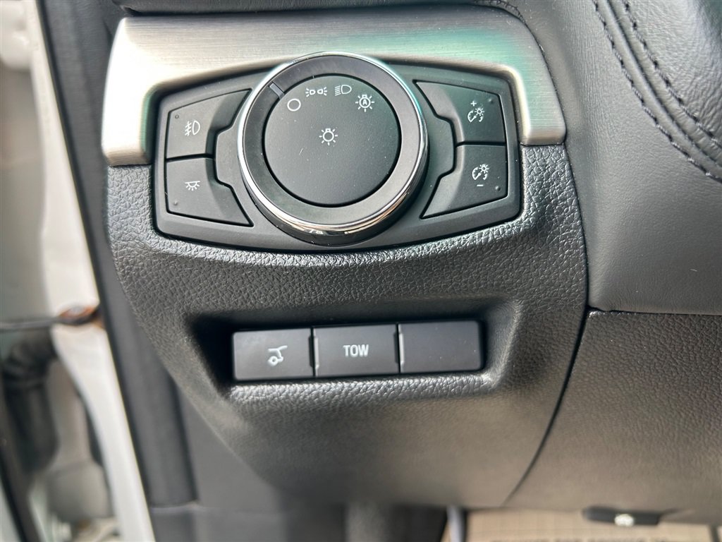 Used 2017 Ford Explorer Platinum AWD/4WD image 34