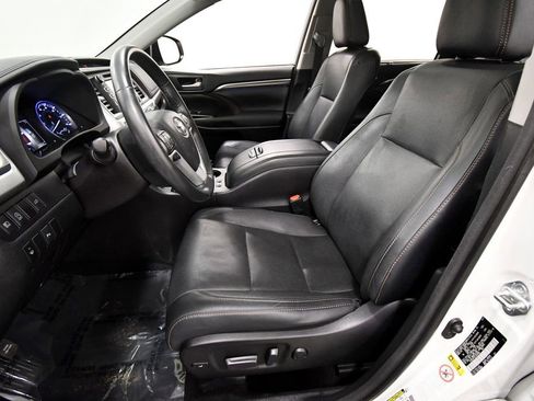 Used 2018 Toyota Highlander Limited w/ Carpet Mat Package (TMS) image 15