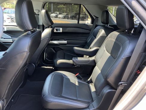 Used 2023 Ford Explorer Limited w/ Limited Technology Package RWD image 35