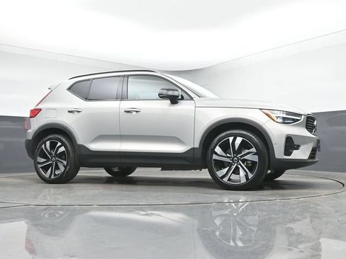 Used 2023 Volvo XC40 B5 Ultimate w/ Protection Package Premier AWD/4WD image 37