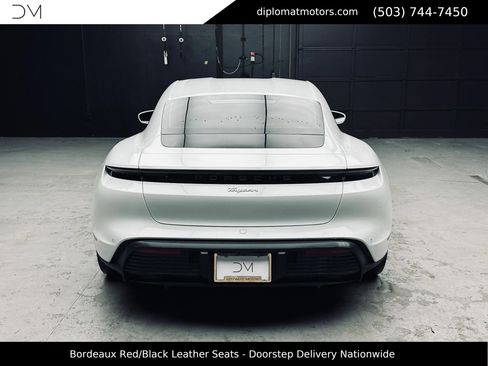Used 2022 Porsche Taycan image 6