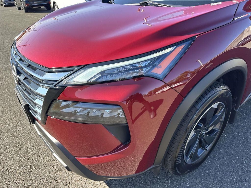 Certified 2025 Nissan Rogue SV AWD/4WD image 8