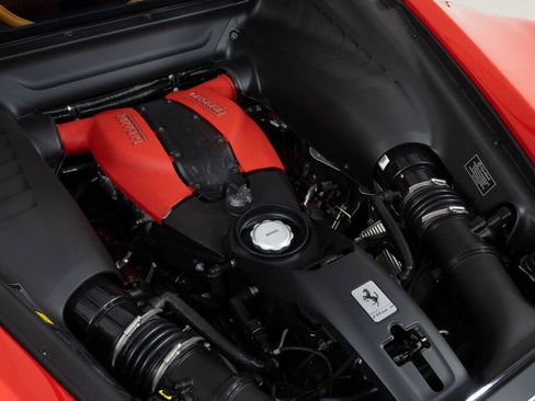 Used 2021 Ferrari F8 Tributo image 22